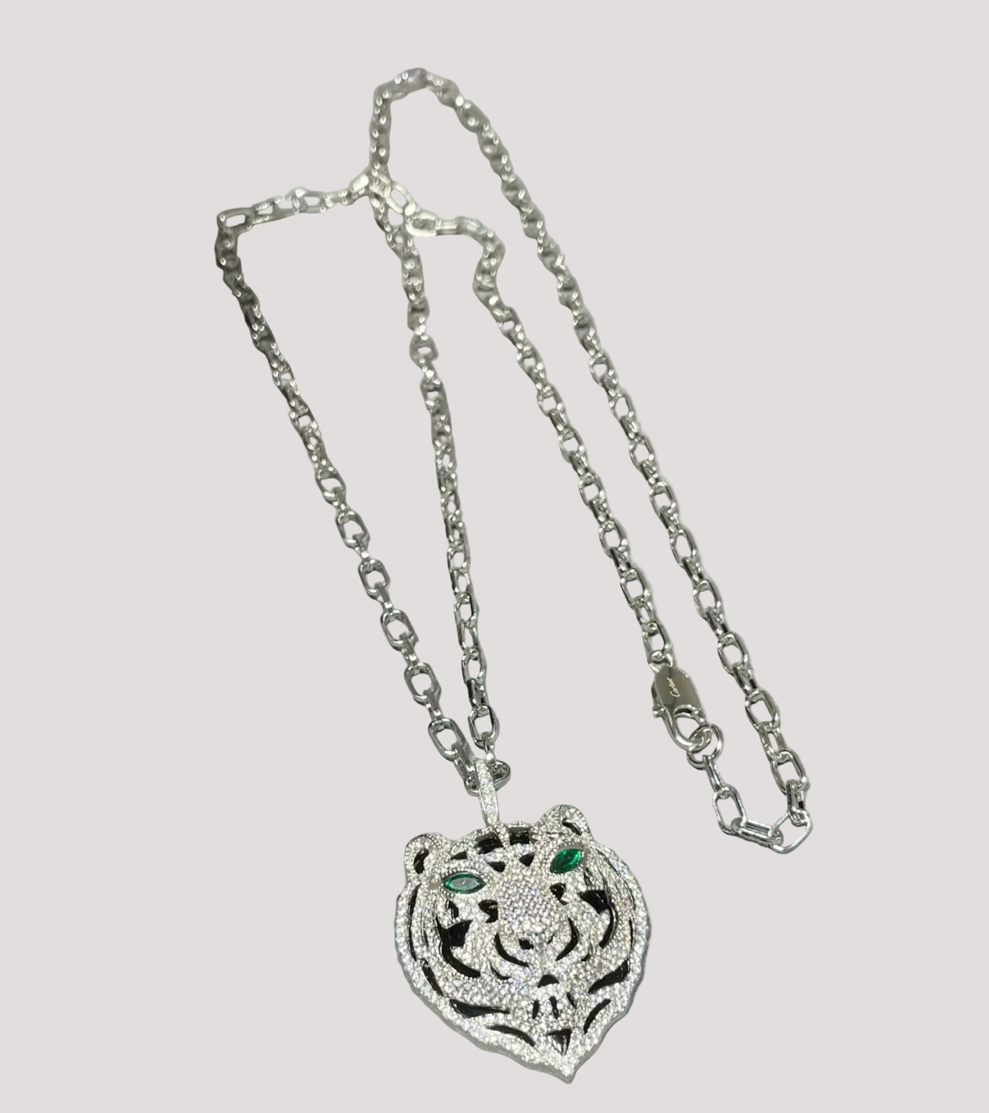 Panthère de Cartier necklace set with emeralds