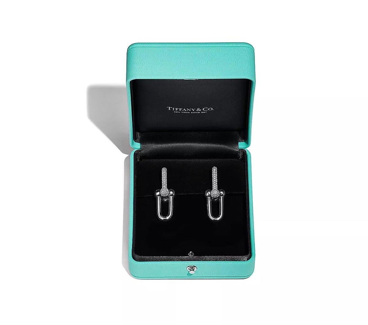 Link Earrings in White Gold with Pavé Diamonds