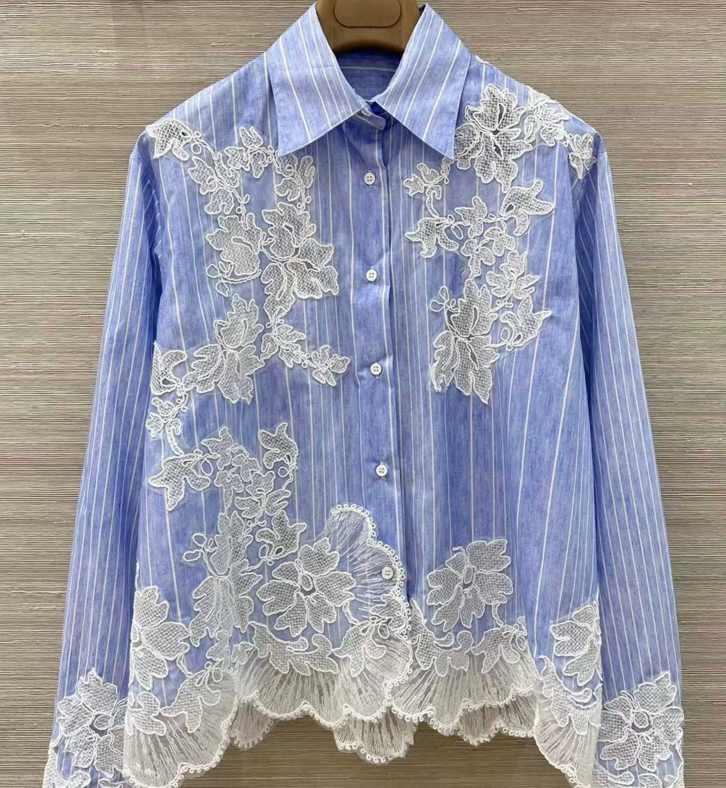 Cotton shirt with lace detail