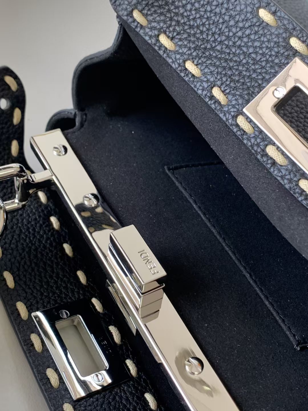 Fendi Peekaboo (Crossbody)