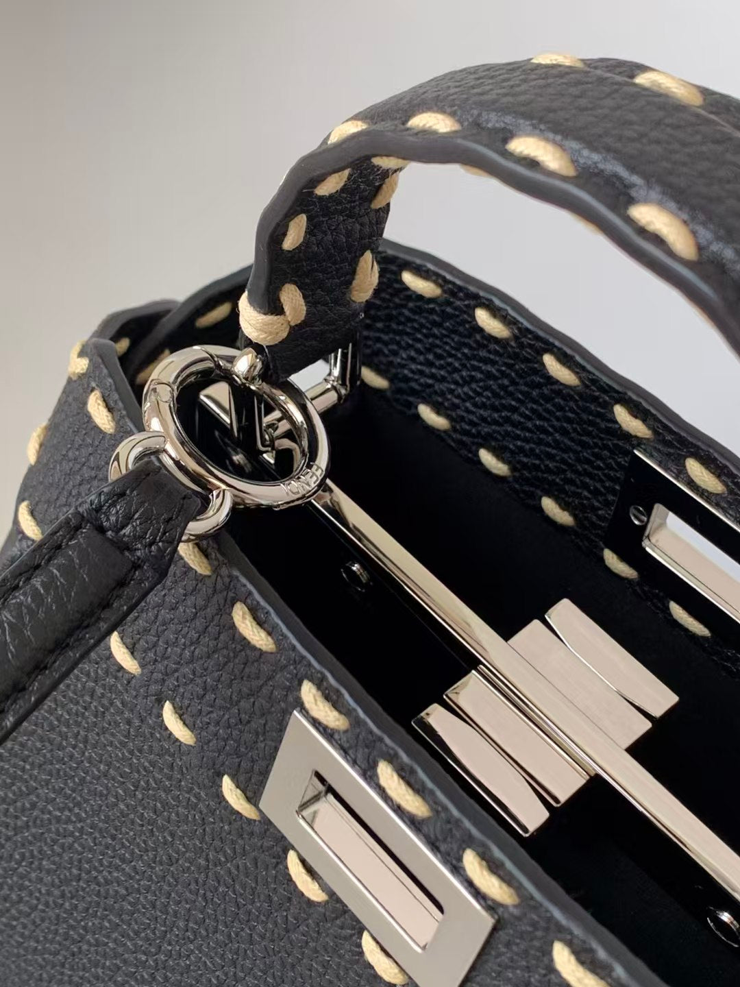 Fendi Peekaboo (Crossbody)