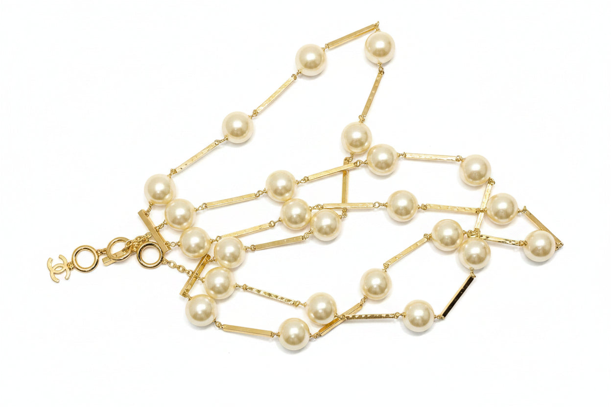 Chanel Métiers d'art 2026 Golden & Pearly White Necklace