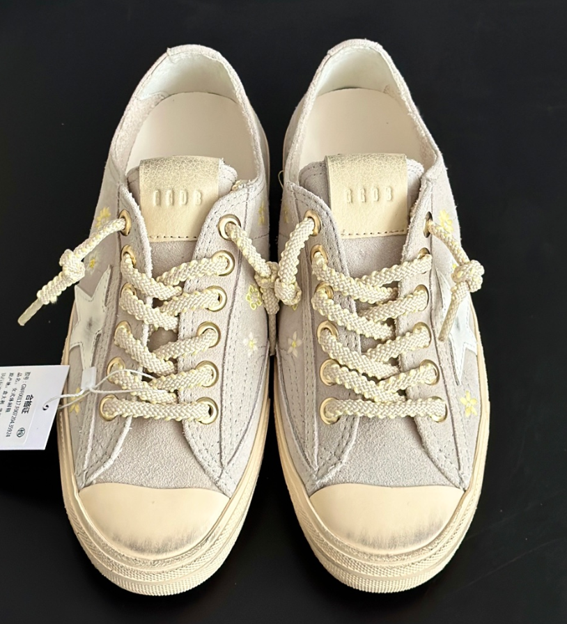 Golden Goose Women's V-Star