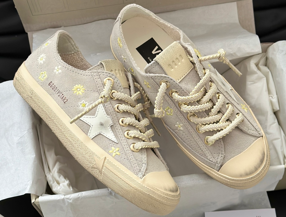 Golden Goose Women's V-Star