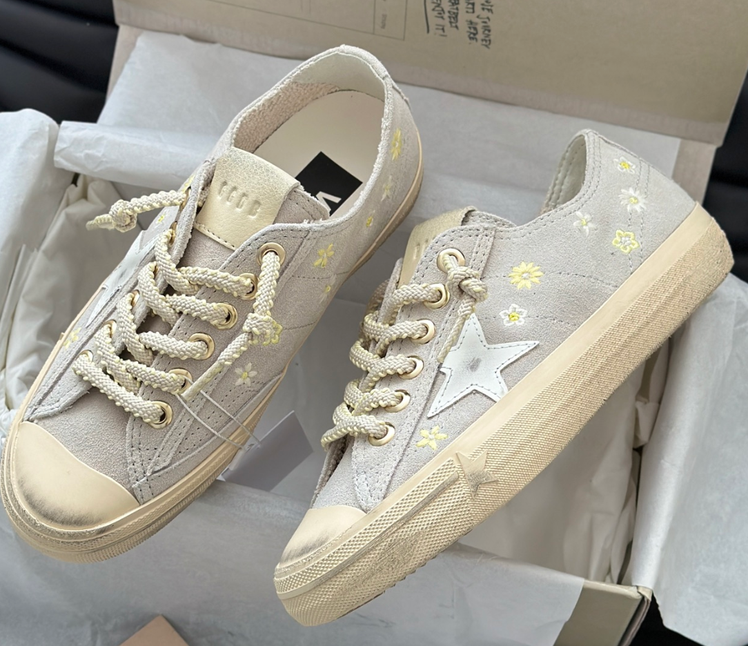 Golden Goose Women's V-Star