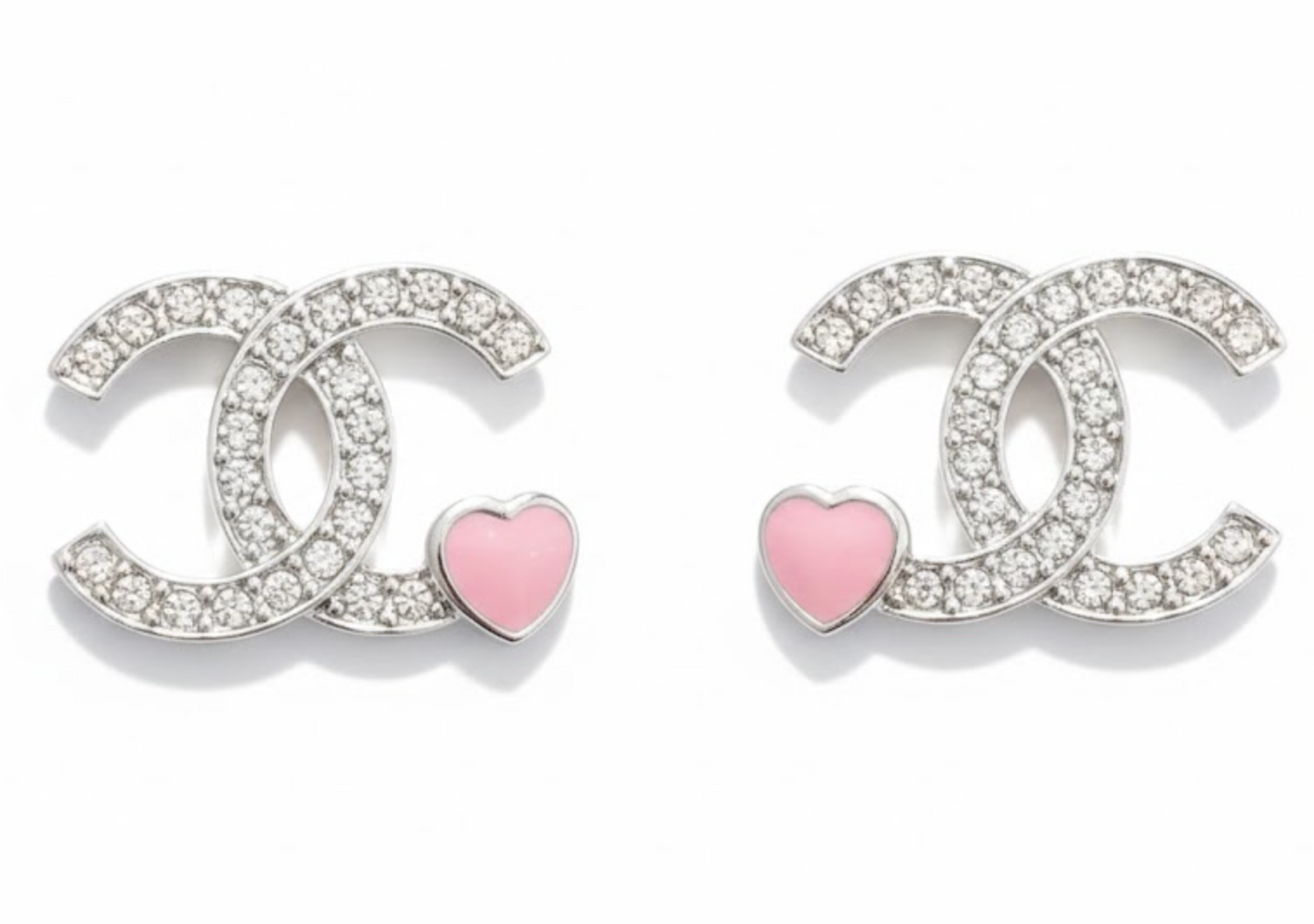 Chanel CC heart brooch