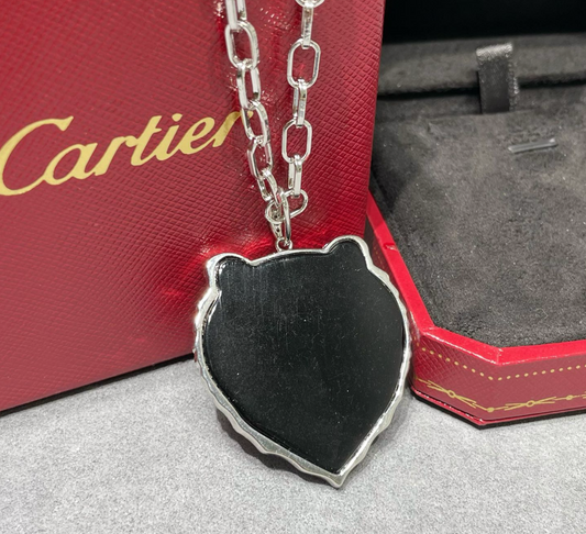 Panthère de Cartier necklace set with emeralds