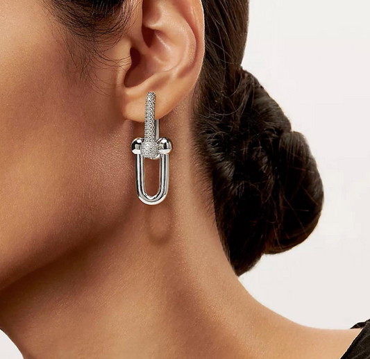 Link Earrings in White Gold with Pavé Diamonds