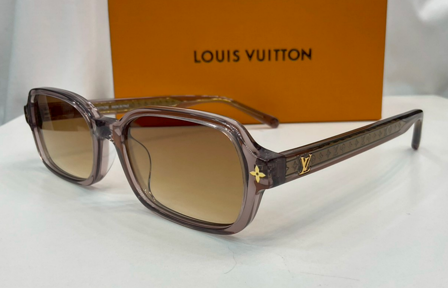 LV Aura Low Rectangle Sunglasses
