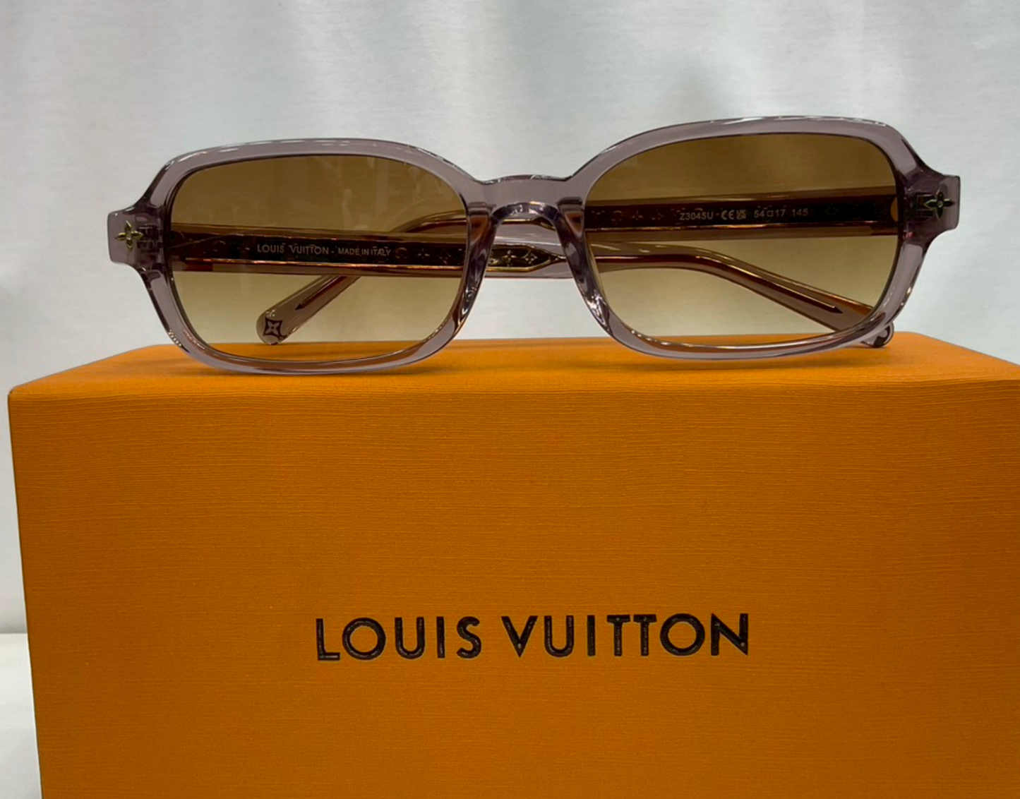 LV Aura Low Rectangle Sunglasses