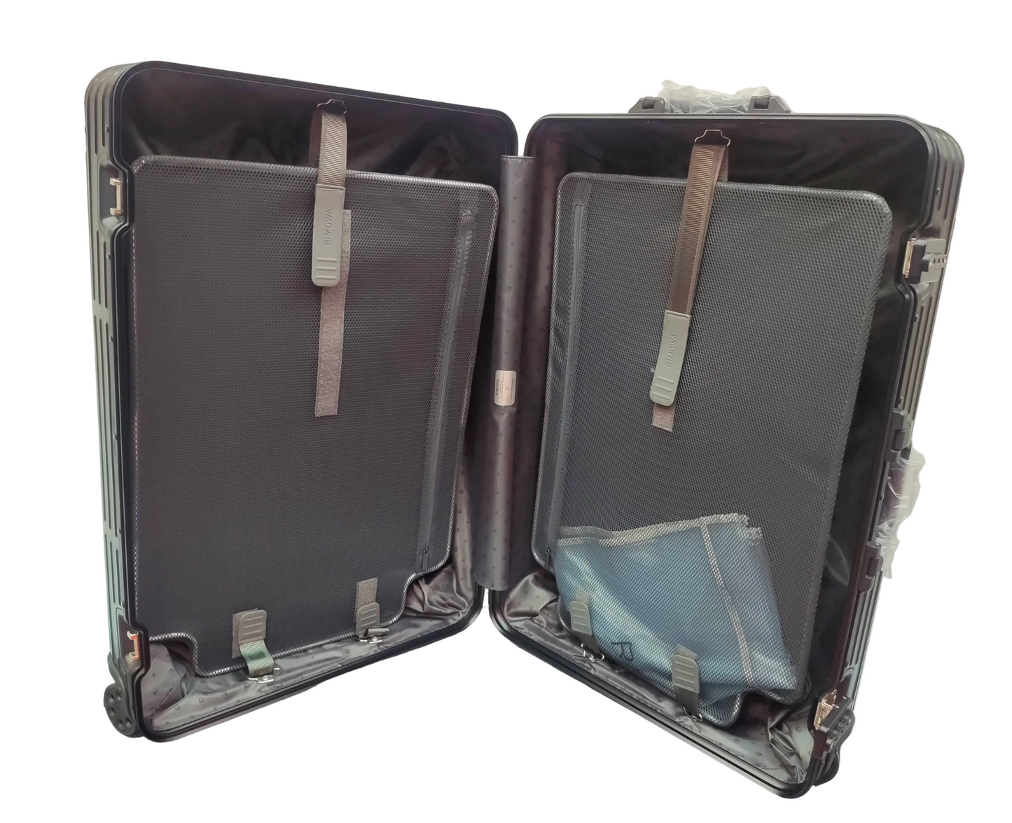 Rimowa Aluminium Large Carbin 31 inch