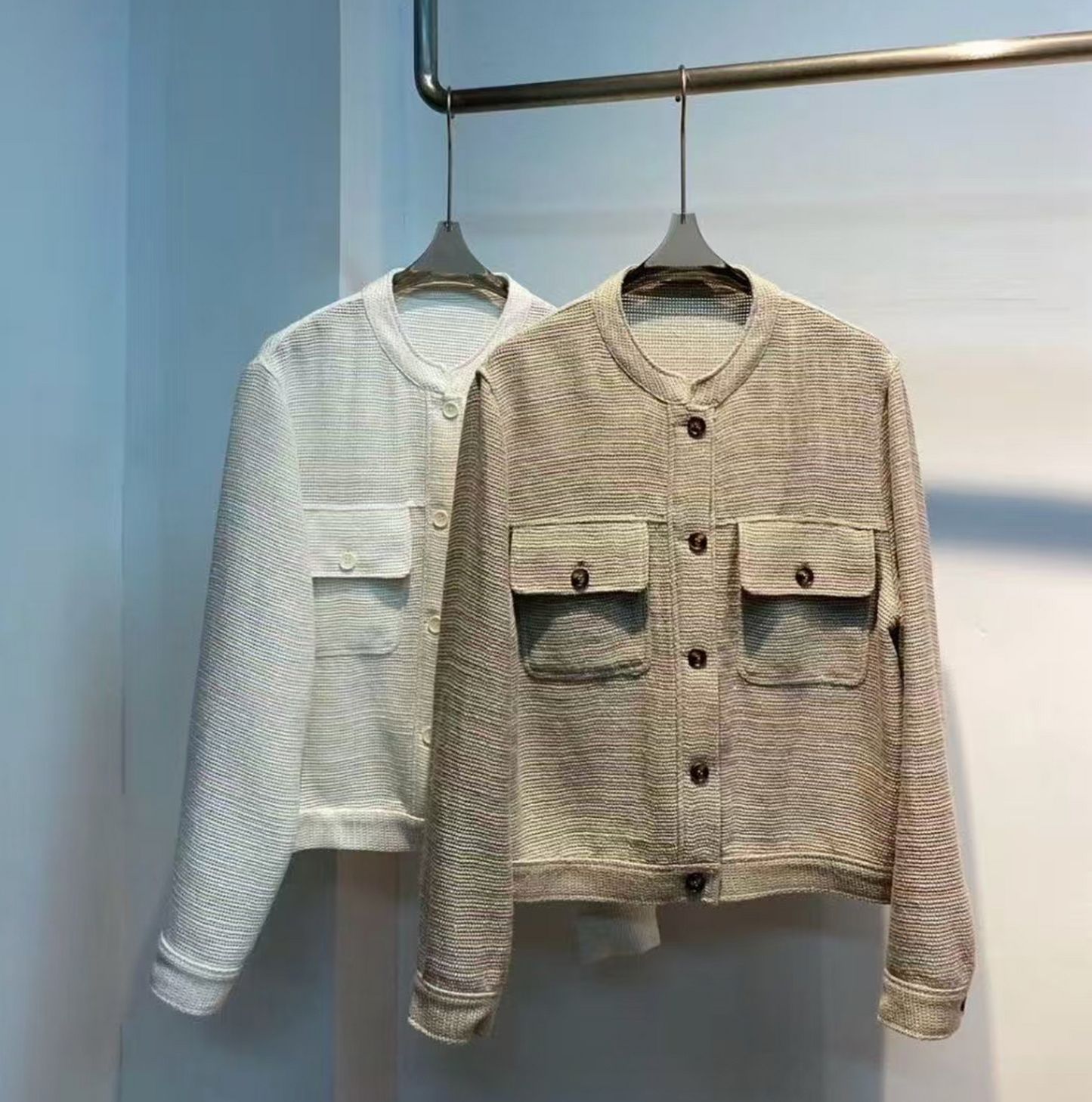 Crewneck knit cardigan with an "old money" style