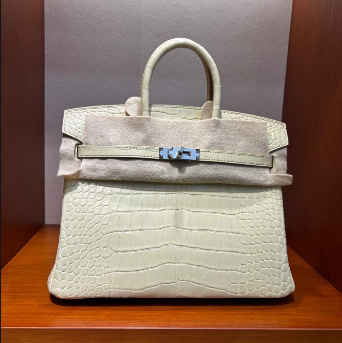 Hermès Birkin 25 handbag in shiny crocodile leather