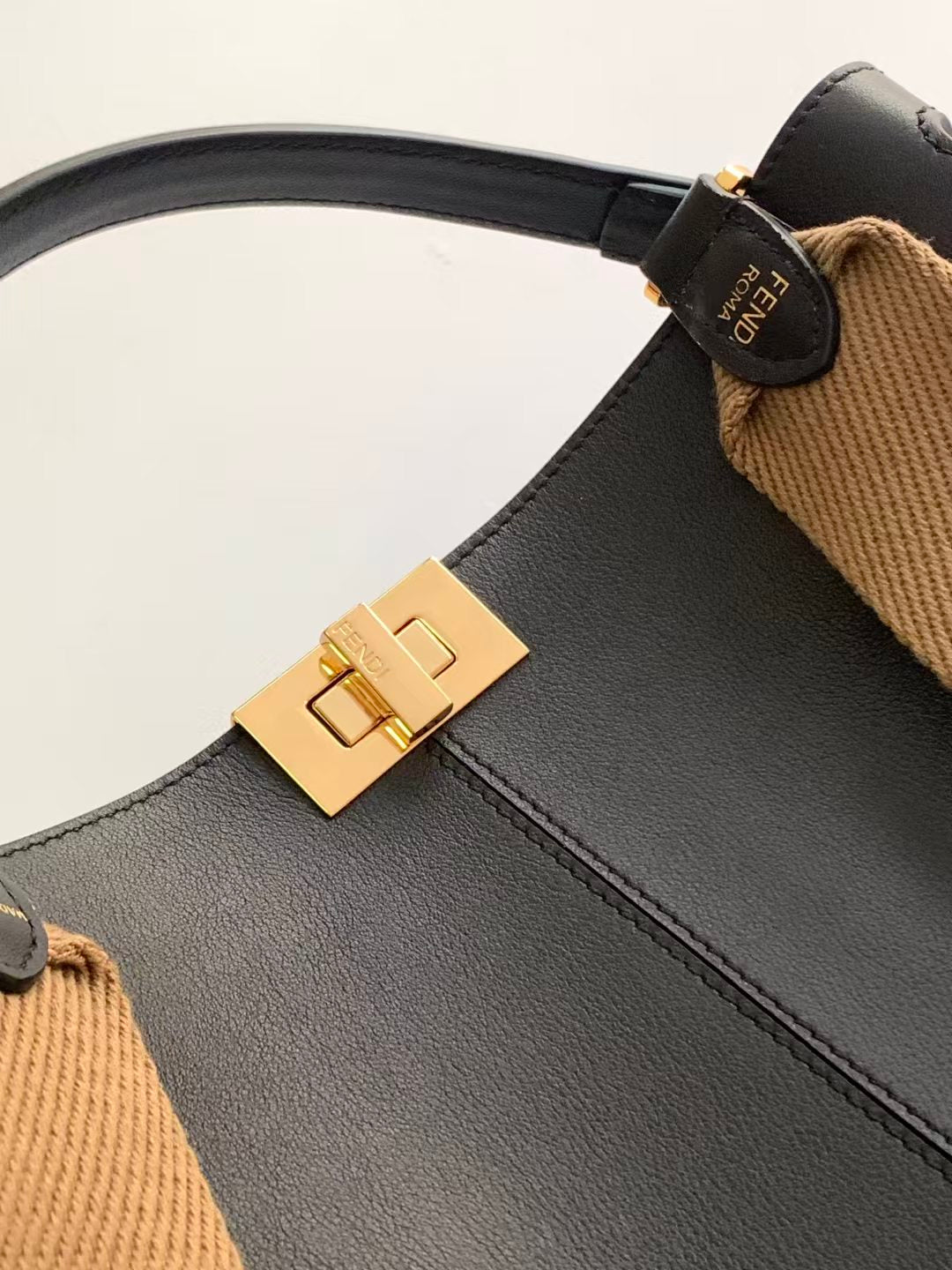 Fendi Peekaboo X-Lite Medium